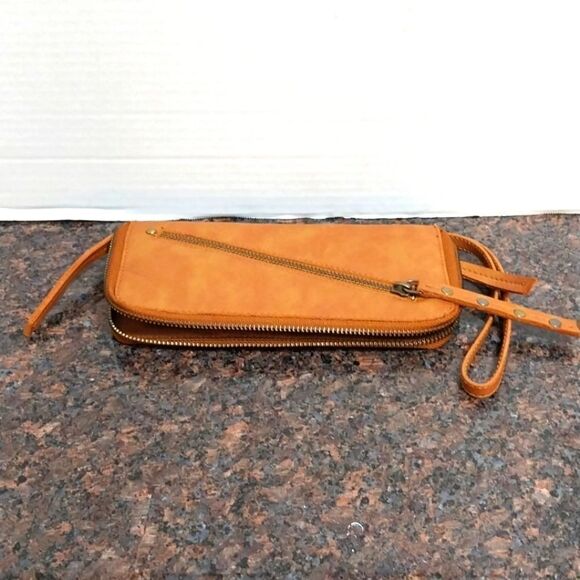 Free People Vegan Wallet...NEW - Picture 1 of 8